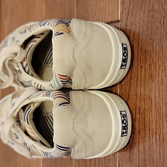 Taos Colorful Patterned Sneakers - Picture 4 of 4